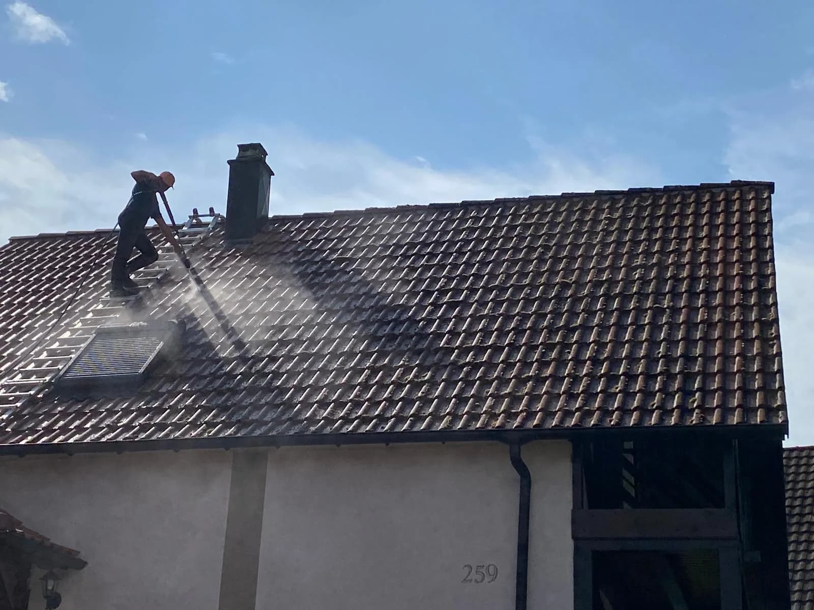 démoussage de toiture - Couvreur Reims